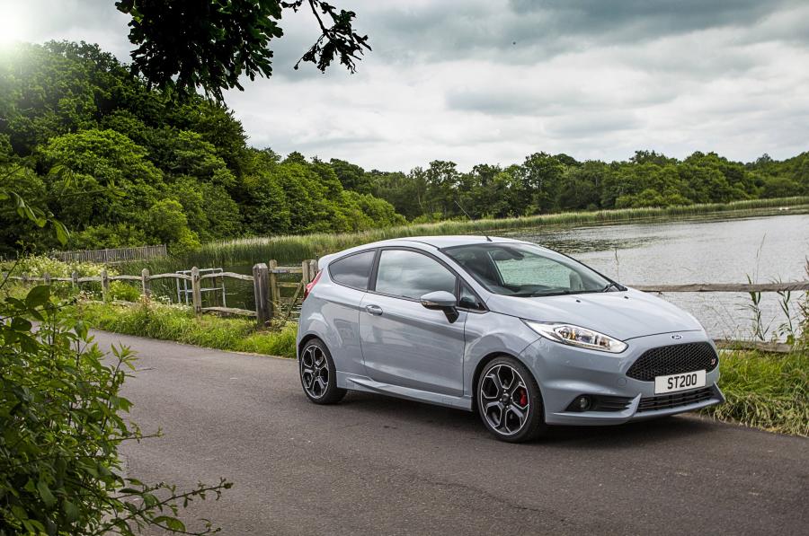  Ford Fiesta ST200 2016 года  (UK) (фото 9 из 31)